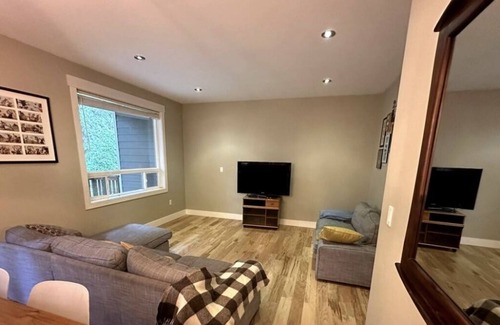 Brackendale House | Idyllic Brackendale Family Home w/ Hot Tub