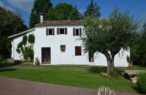 Montefiore Conca Cottage | Idyllic Countryside Stay with Garden