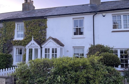 Deal Cottage | Idyllic fisherman's cottage on Kingsdown beach with lovely garden - Mary's Cottage