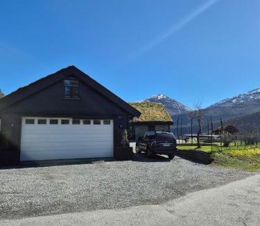 Forde House | Idyllic house with views - close to nature