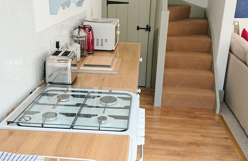 Cadgwith House | Idyllic location 2 acres by SW coast path! Short walk to beach, pub & cafe 😎