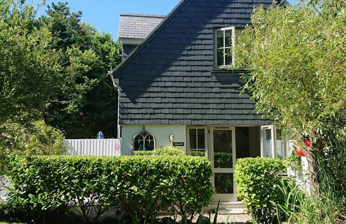 Cadgwith House | Idyllic location 2 acres by SW coast path! Short walk to beach, pub & cafe 😎