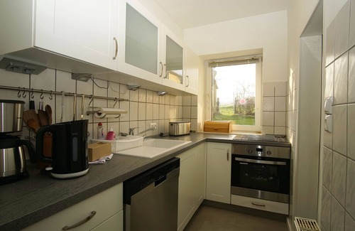 Putbus House | Idyllic location with its own garden - Dat Bienenhuus