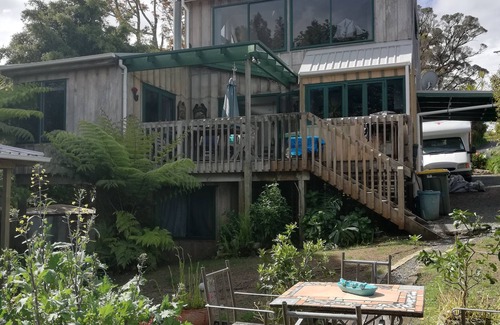 Tawharanui Cottage | IDYLLIC MATAKANA BEACH N BUSH WATERFRONT HIDEAWAY, BRING THE DOG.