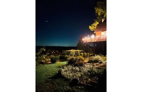 Hudson Cabin | Idyllic Retro Hudson Cabin
