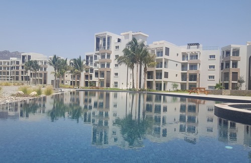 As Sifah Apartment | Idyllic Seaside Residence. Lush Golf & Ocean Views. Superb on site amenities.