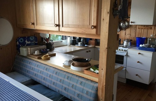 Hamar Municipality Cabin | Idyllic Summer Resort on the Waterfront at the Lake. Rowing Boat and Evening sun