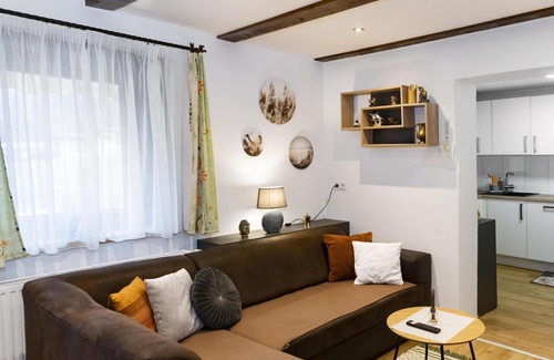 Langkampfen Apartment | Idyllically situated apartment, 800m to the ski bus