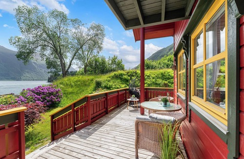 Volda House | Idyllische Hütte am Dalsfjord