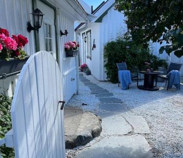 Larvik Apartment | Idyllisk lite anneks med enestående uteplass