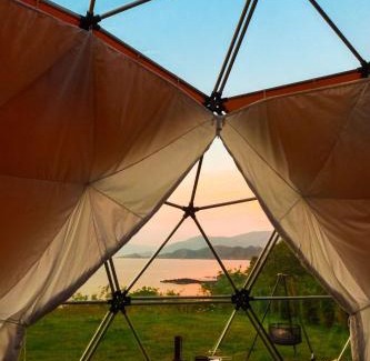 Silda Other | Idyllisk overnatting i dome ved sandstrand