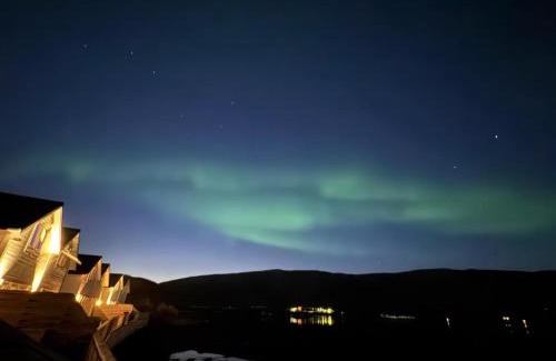 Tverlandet House | Idyllisk sjøhus på Naurstad