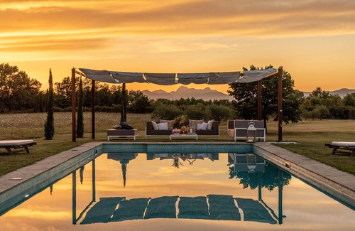 Orentano Villa | IL CONTE Luxury Tuscany 3 bedrooms Farmhouse Villa with Private Pool and SPA in Orentano