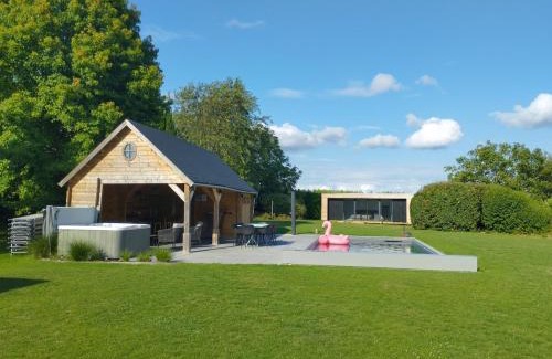 Waterloo Ski Chalet | Il Giardino Segreto