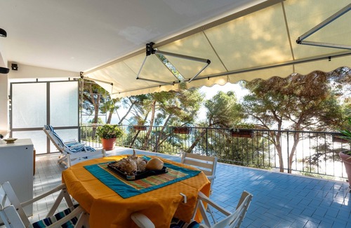 Capo Mimosa-Rollo Apartment | il nido sul Mare by Interhome
