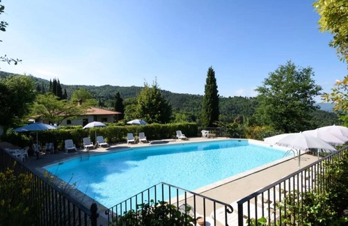 Castelfranco di Sopra Apartment | Il Trovatore, apt. with two rooms in Casa Lama Residence with pool