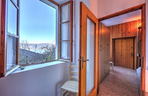 Castelveccana Villa | Il Vigneto Sul Lago Vineyard Lake View, Castelveccana, Italy