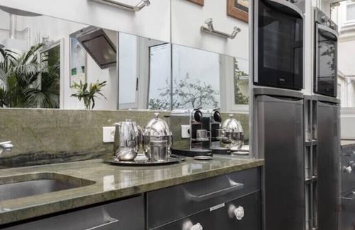 Saint-Victor Apartment | Ile Saint Louis : Best Paris Location, a Fabulous Place
