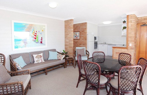 Mooloolaba Apartment | Illawong 4 - 2 Bedroom Unit just opposite the Beach