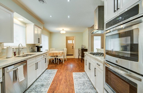 Houston House | Immaculate 4 bedroom 20 minutes to Downtown/Woodlands/Airport/Exxon w/huge yard