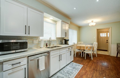 Houston House | Immaculate 4 bedroom 20 minutes to Downtown/Woodlands/Airport/Exxon w/huge yard