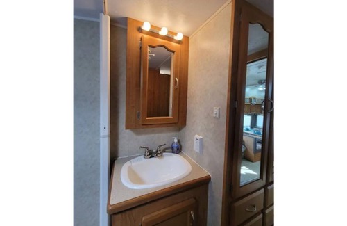 Winnsboro RV Rental | Immaculate Country Wildcat