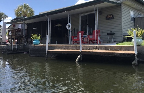 Homosassa Cottage | Immaculate Waterfront Cottage