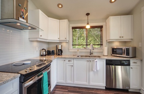 Port Renfrew Cottage | Immerse yourself in the splendour of the wild west coast of Vancouver Island.