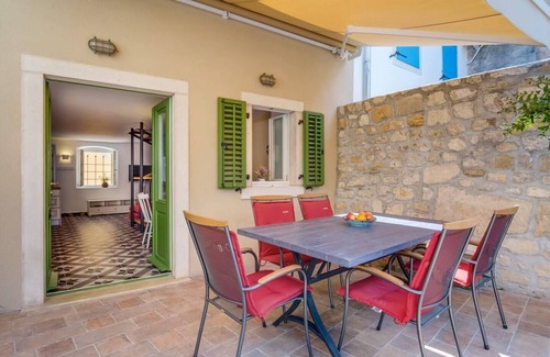 Mali Losinj Apartment | Impeccable 4-Bed Apartment in Osor