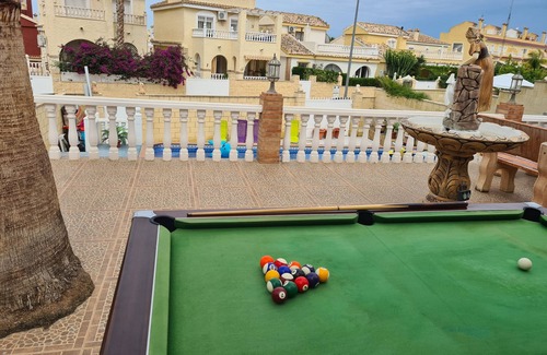 Monforte del Cid Villa | Impeccable 6-Bed Villa in Monforte del Cid
