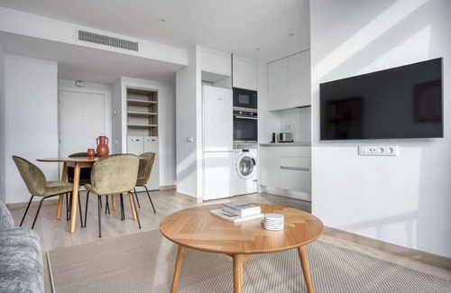 Les Corts Apartment | Impeccable Pedralbes 2BR, by Blueground