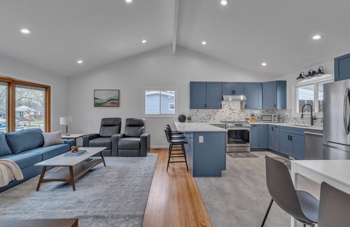 Allen House | Impeccably Designed Ann Arbor Home, 3 Bed 2 Bath, Quiet area