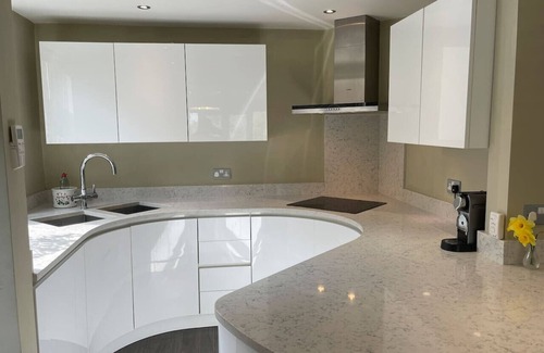 Cambridge House | Impressive large home 5 mins walk to Addenbrookes