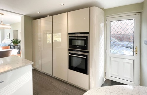 Cambridge House | Impressive large home 5 mins walk to Addenbrookes