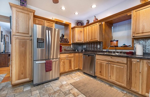 Dubuque Apartment | Impressive Private 2BR Suite w/Parking Univ Area