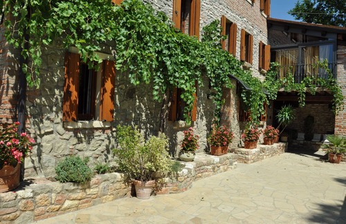 Ospedaletto di Pescantina Apartment | In a Nineteenth- century house original stone apartments B&B in the Euganean Hil