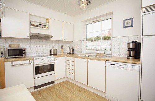 Binz House | In a quiet location, beautiful vacation home with terrace and garden - Ferienhaus Wiking