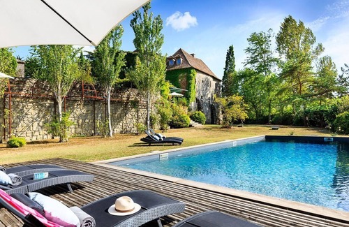 Monteton House | In Aquitaine, between the châteaux of Périgord and the vineyards of Bordeaux