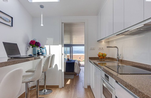 Laracha Apartment | In Caión: Attic-Suite with 2 terraces and Jacuzzi on the seafront