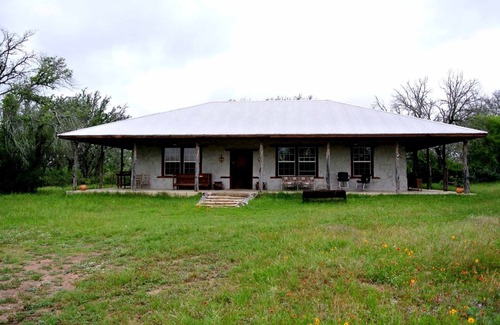 Lometa Cabin | In Eclipse Path of Totality - Available 4/8-4/9 - Charming Adobe Cabin on Ranch