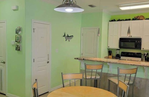 South Padre Island Condo | In Entertainment District * Ample Bedding * Pool