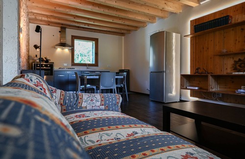Arcugnano Apartment | In farmhouse among vineyards and hills, apartment for couples in strategic location