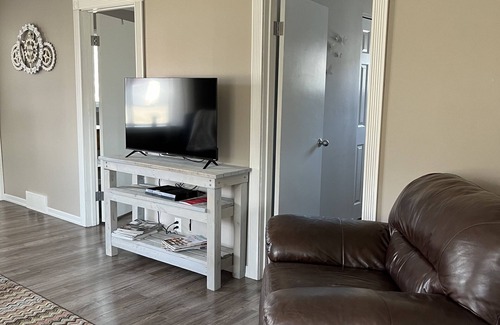 Gimli House | In Gimli a cottage close to the beach and uptown.
