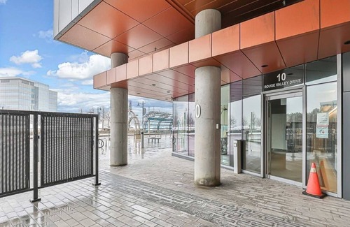 Markham Condo | In Heart of Markham Unionville, close to entertainment district.