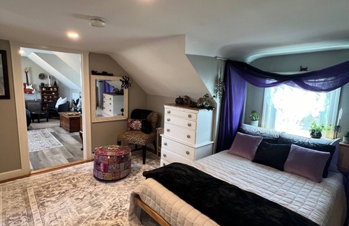 Salem Bed & Breakfast | In home mini wing private space. 💜Stay at Hal's Salem, MA