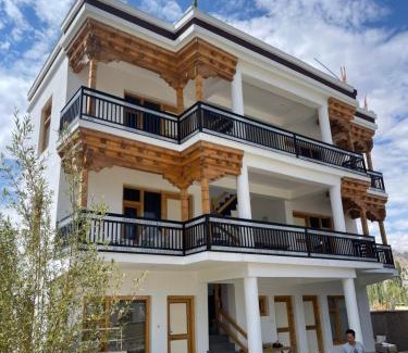 Leh House | Earthhome by Angchok