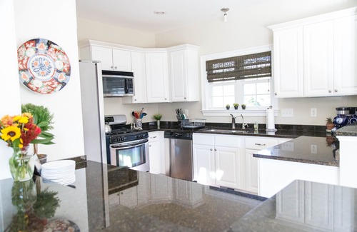 Afton House | In the center of Nelson County's wine and beer region, 19 miles to UVA/Cville
