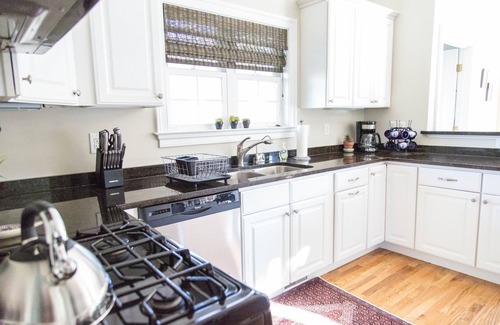 Afton House | In the center of Nelson County's wine and beer region, 19 miles to UVA/Cville