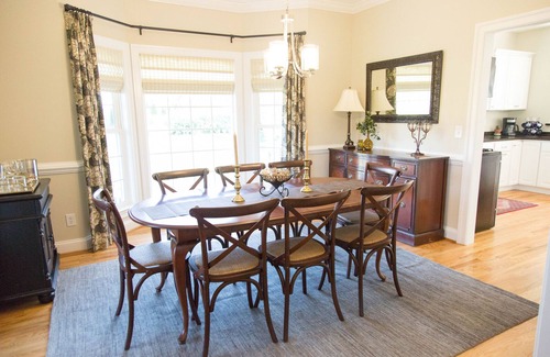Afton House | In the center of Nelson County's wine and beer region, 19 miles to UVA/Cville