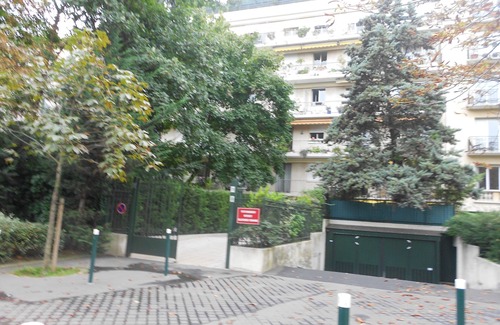 Neuilly-sur-Seine Hotel | In the city, green and calm for a few days .